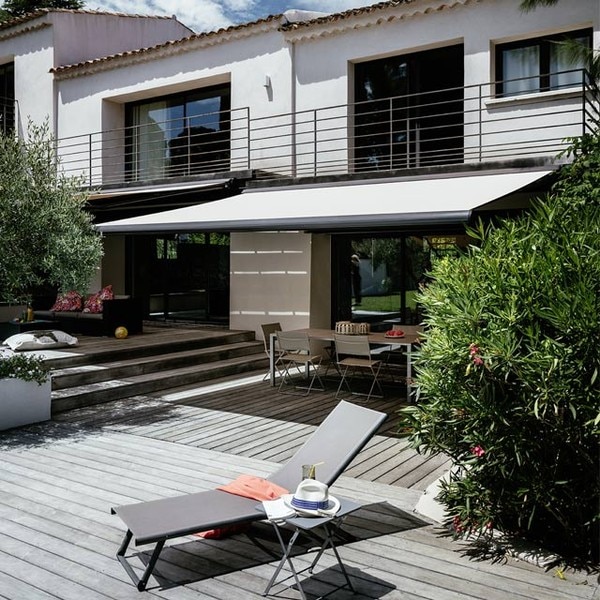 somfy-awnings-terrace-chair